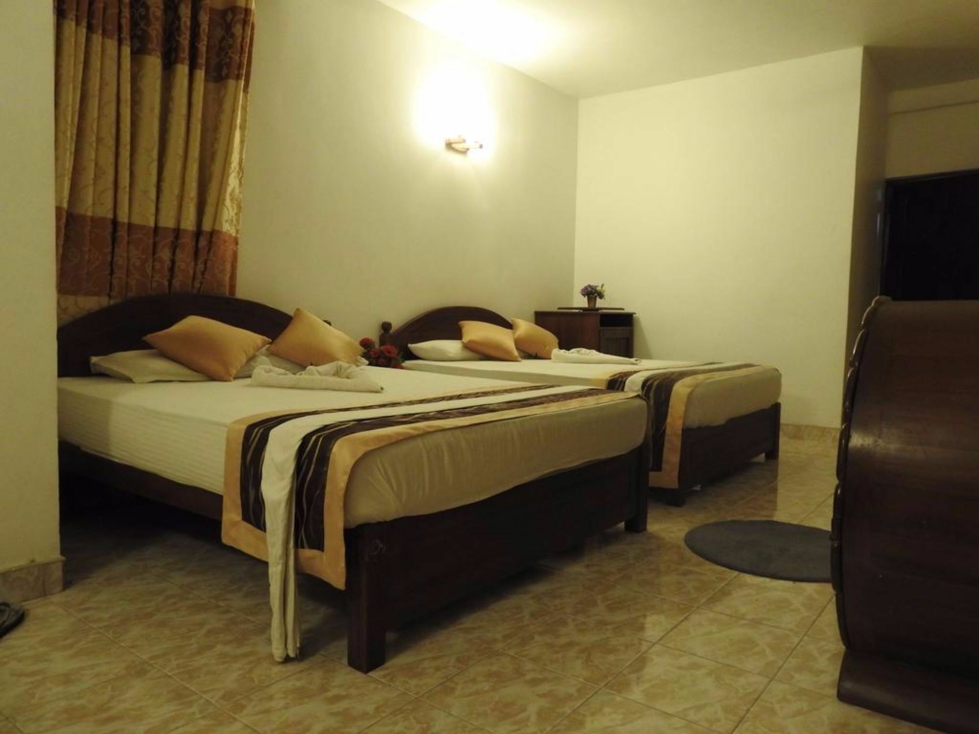 Oak Wood Inn Κάντι Εξωτερικό φωτογραφία